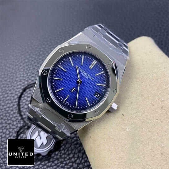 ap-extra-thin-blue-dial-4